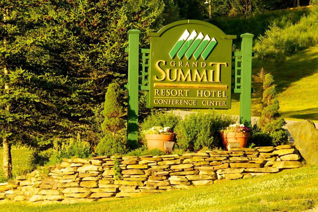 Grand Summit Hotel West Dover Exteriör bild